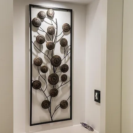 Lenox Apartment *