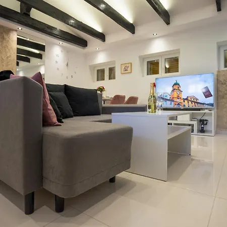 Lenox Apartment